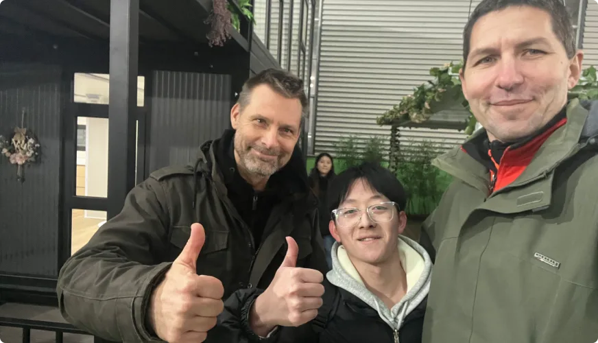 Customer team thumbs up photo